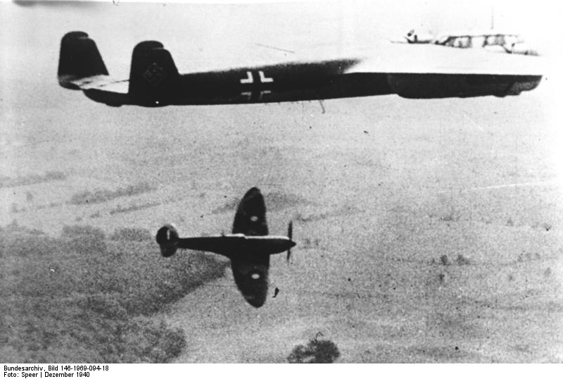 Bundesarchiv_Bild_146-1969-094-18,_Dornier_Do_17_und_Supermarine_Spitfire - 800x538 - 58,1 KB