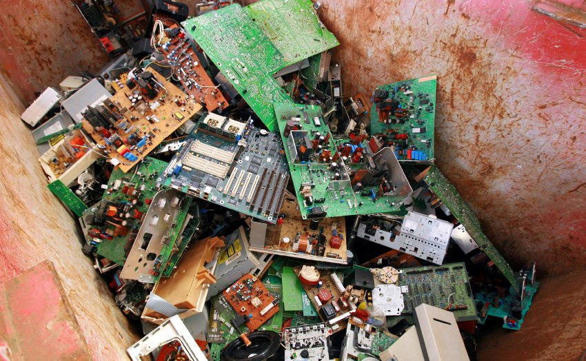 Elektroschrott.jpg - 146 KB